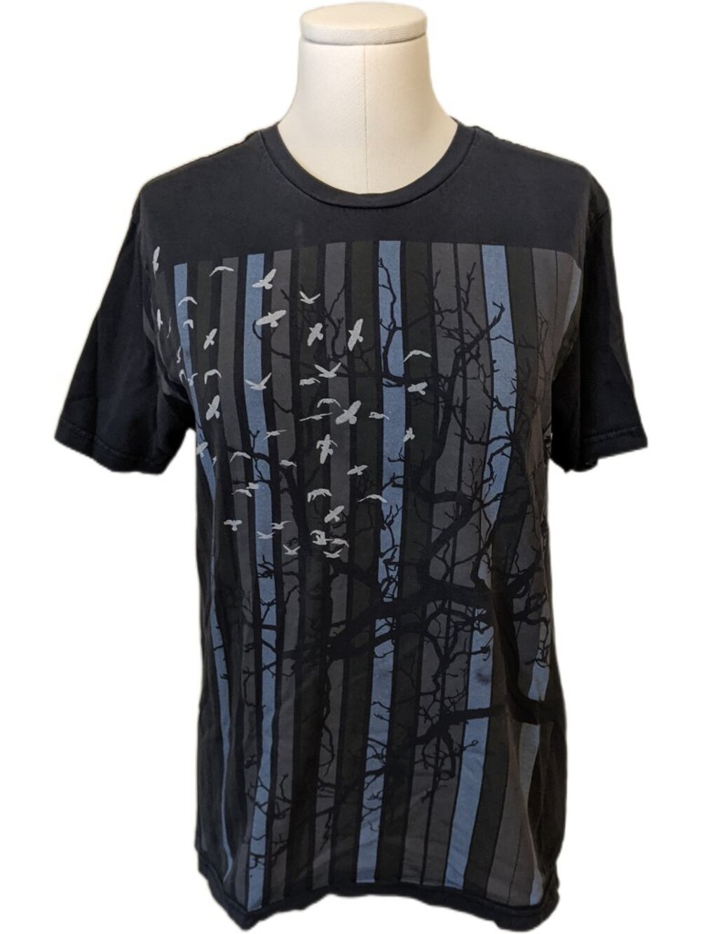 Vintage Black Nature Graphic Tee Birds Tree Silhouette Grunge T-Shirt Indie Alt